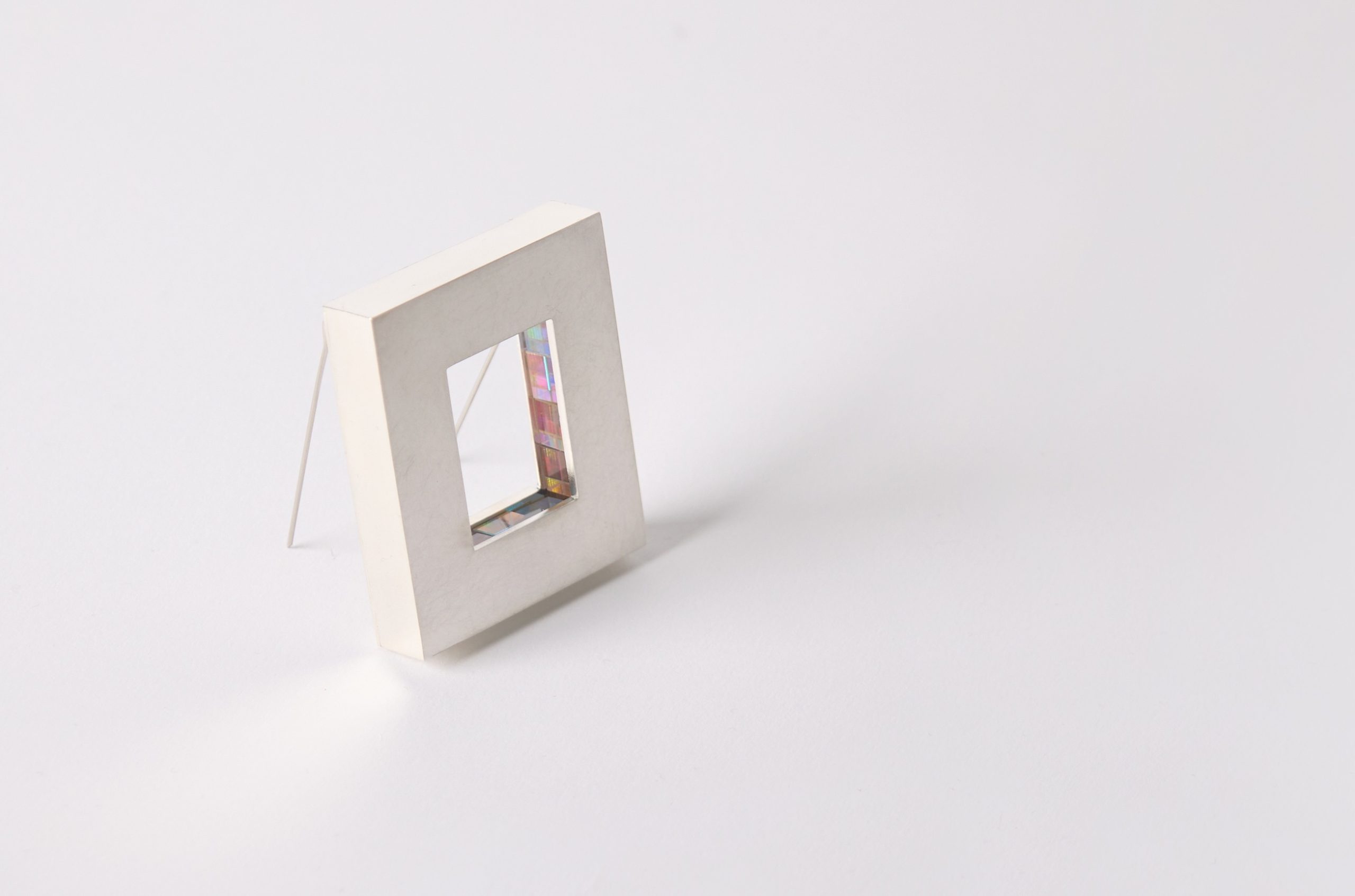 ff-83443dae9f0fc9f05cd81963428847f3-ff-Xu_Xuan_Instruments-of-Light_Frame-Brooch2