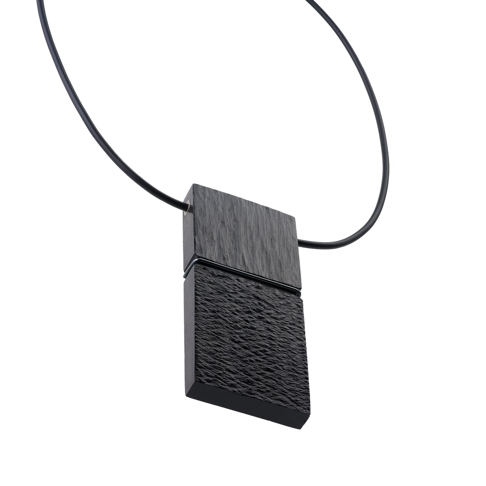 Alain Roggeman. Substance of black.pendant_2