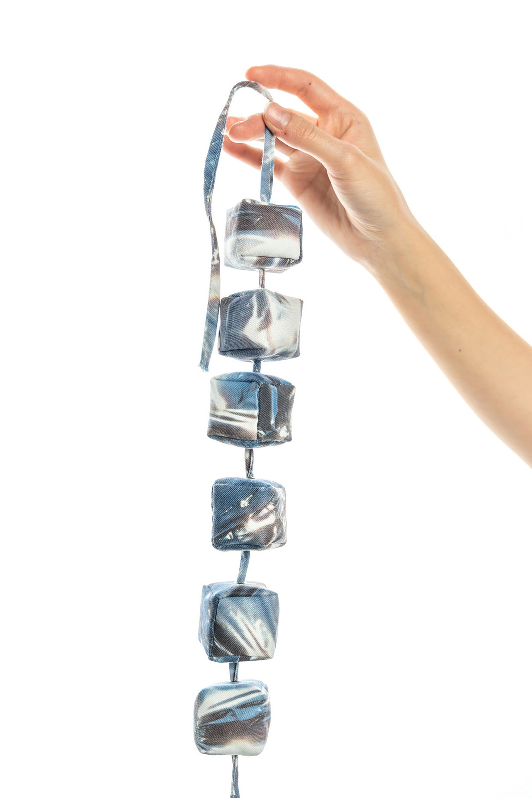 Gadzijev_Arijana_Ni_vse_zlato_ogrlica_srebrna_01_2