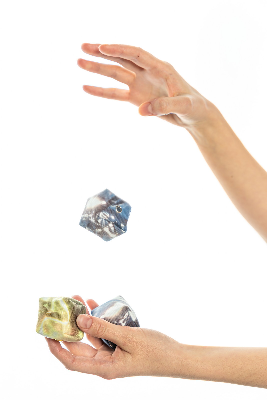 Gadzijev_Arijana_Ni_vse_zlato_ogrlici_zlata_in_srebrna_04_2