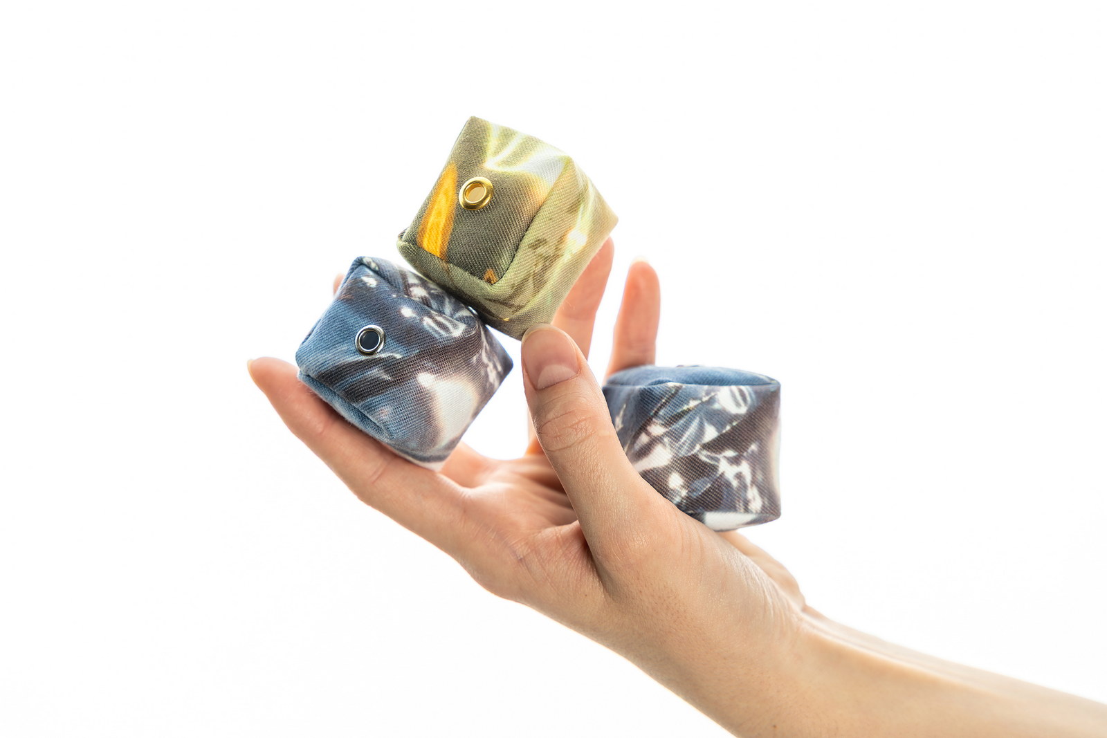 Gadzijev_Arijana_Ni_vse_zlato_ogrlici_zlata_in_srebrna_05_2