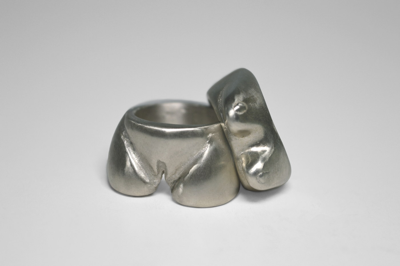 Mahin_Caio_Venus_ring(front)_2