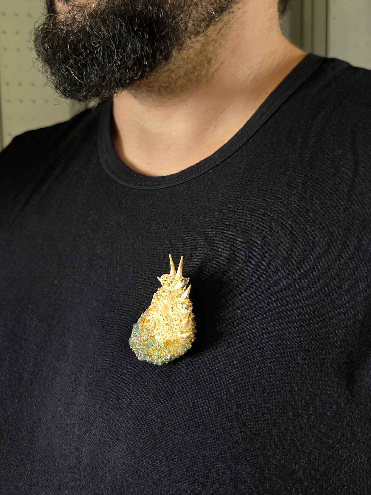 OCEANS ECHO_Paruznik_onModel_brooch_2